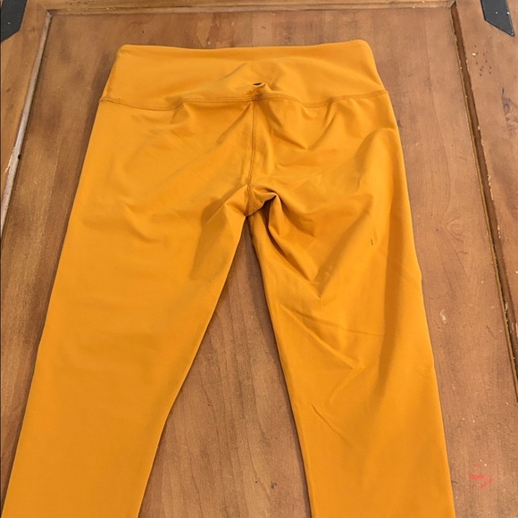 Prana NWT Chakara Mid Rise Mustard Yellow Leggings Size Medium - Picture 11 of 13